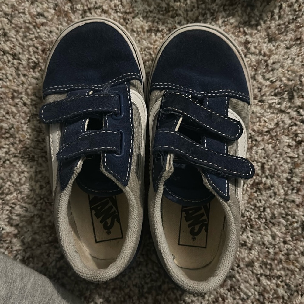Great condition!! Lots of life in them! Size 10
Vans!